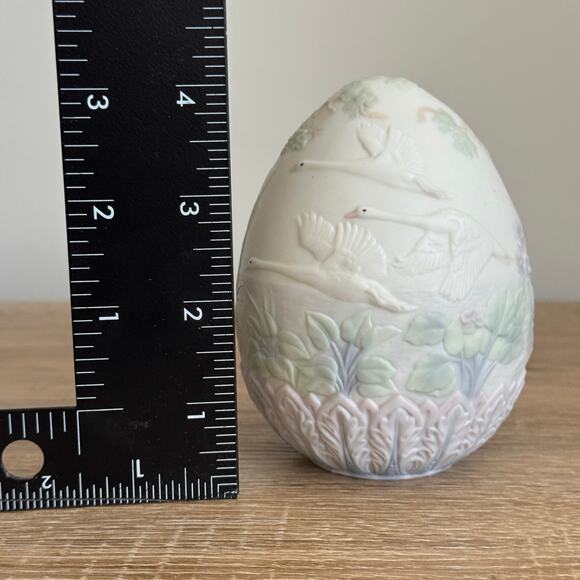 LLadro Porcelain Egg Swan Family in Nest 17532 Retired 1994 - Picture 8 of 9